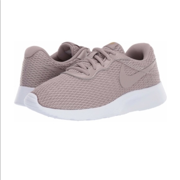 nike tanjun taupe